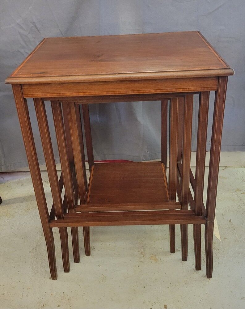 Tables gigognes