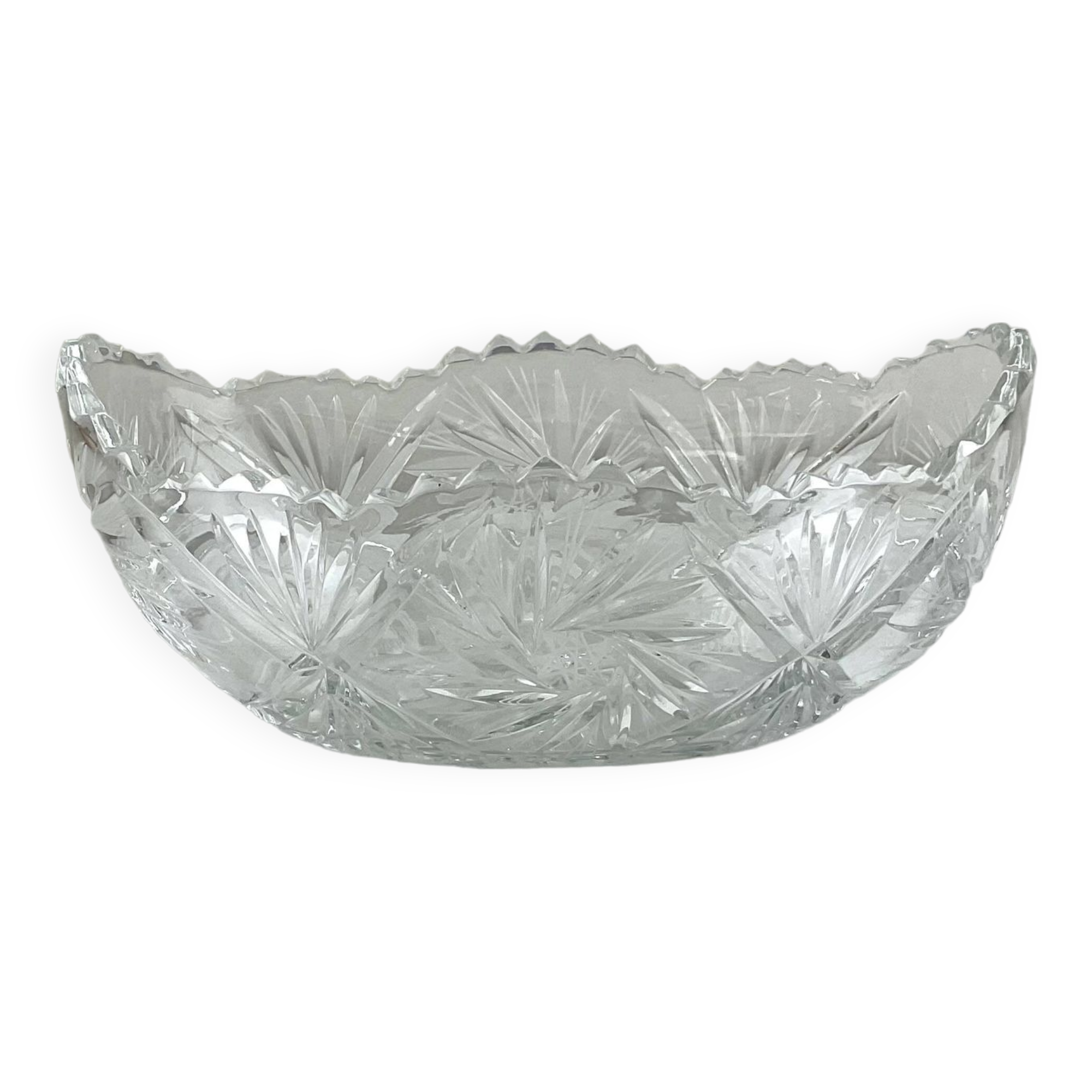 Oval glass bowl, empty pockets