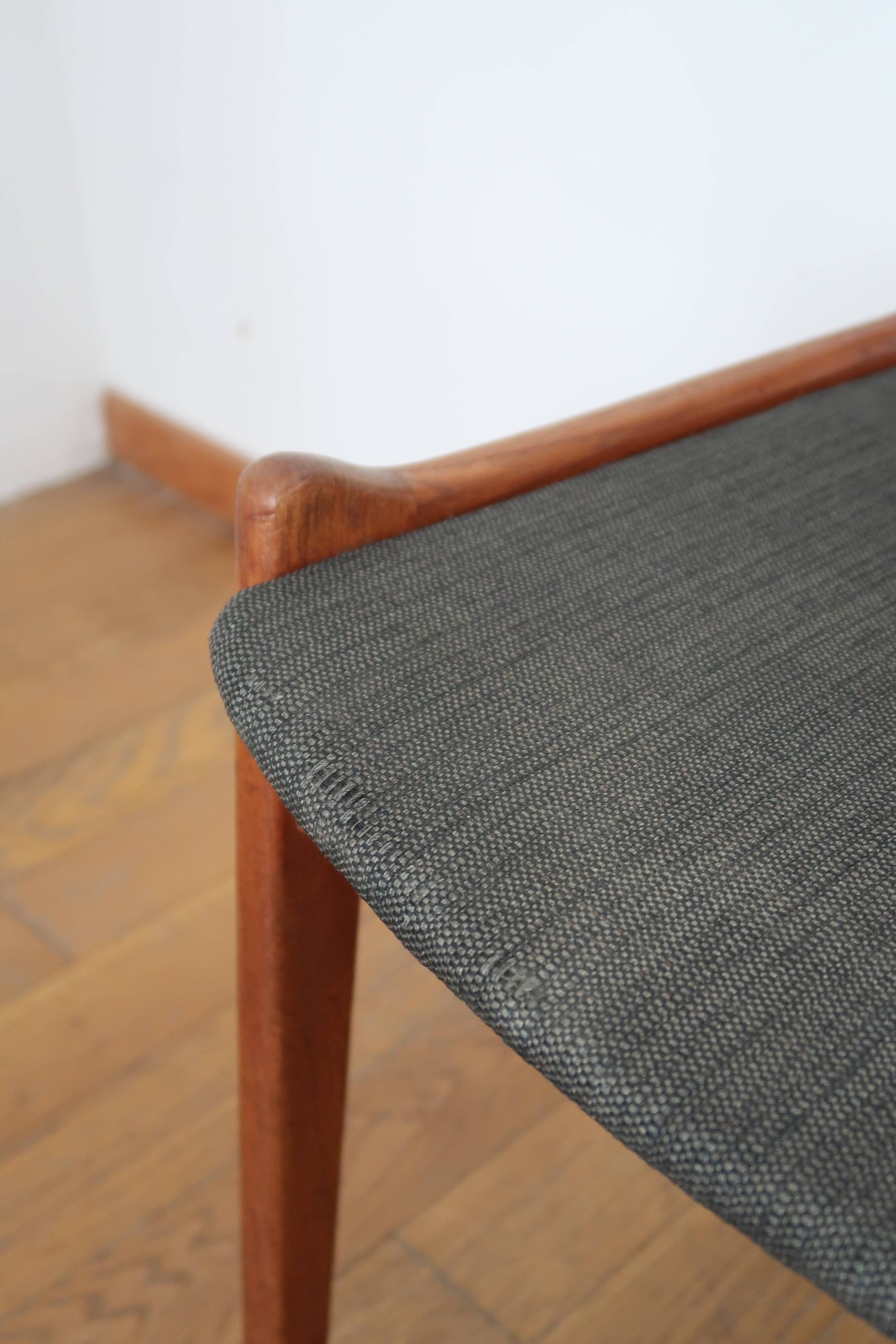 4 chaises vertes danoises estampillées