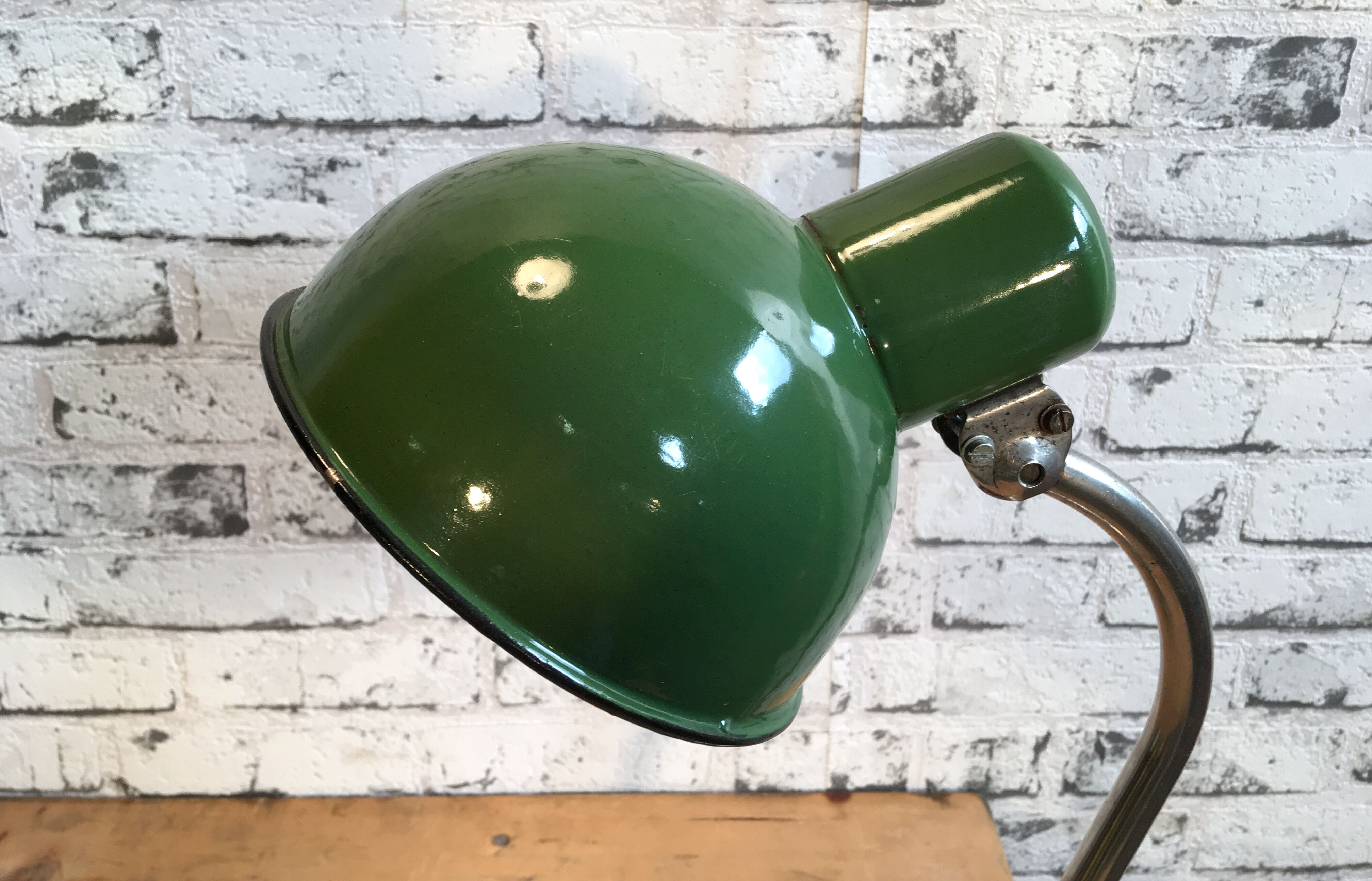 Vintage Industrial Green Enamel Desk Lamp, 1930s