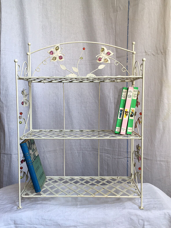 Shelf for little girl's room