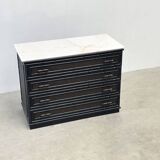 Meuble en rotin noir avec plateau en marbre