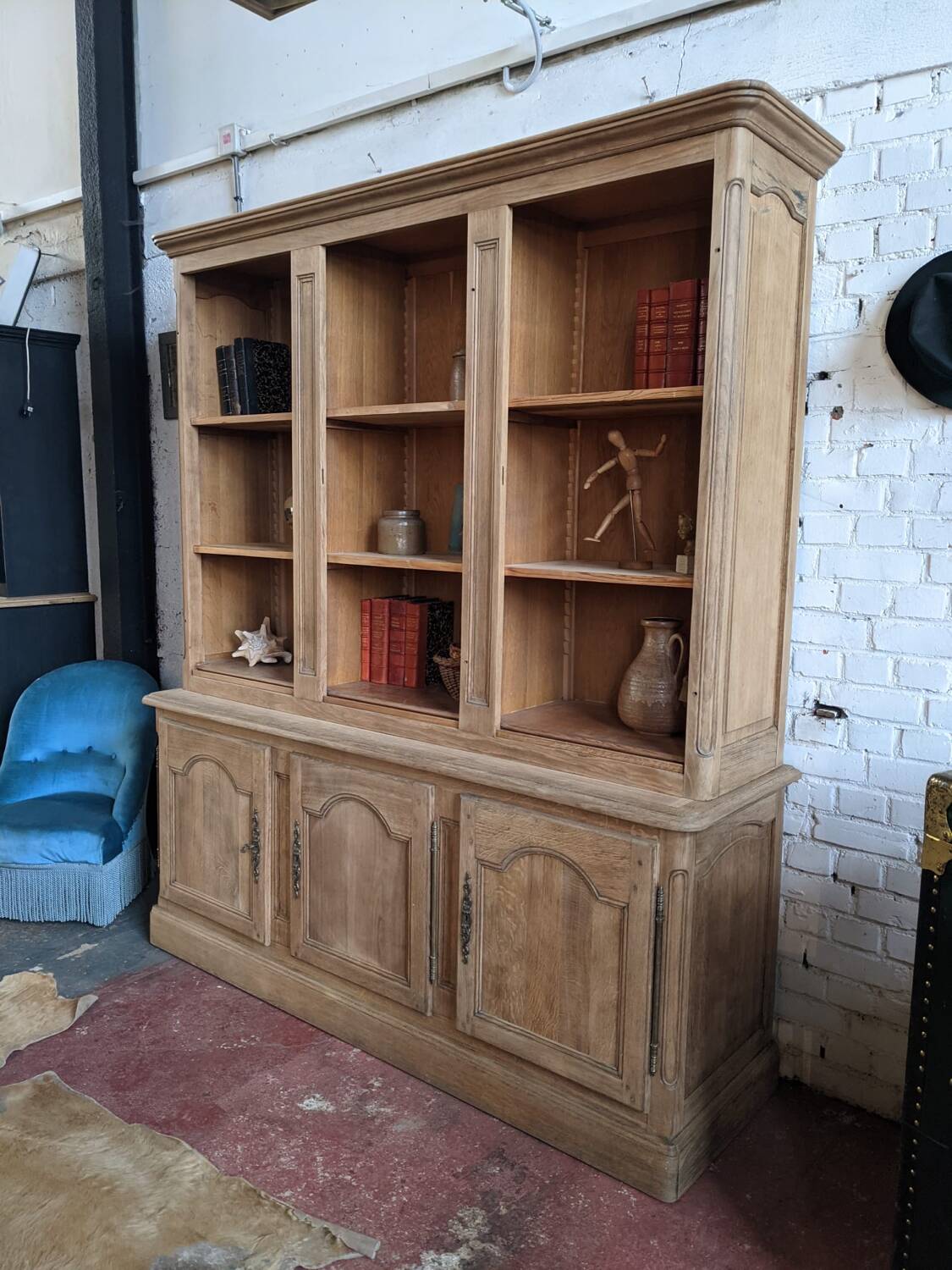 Dresser/bookcase