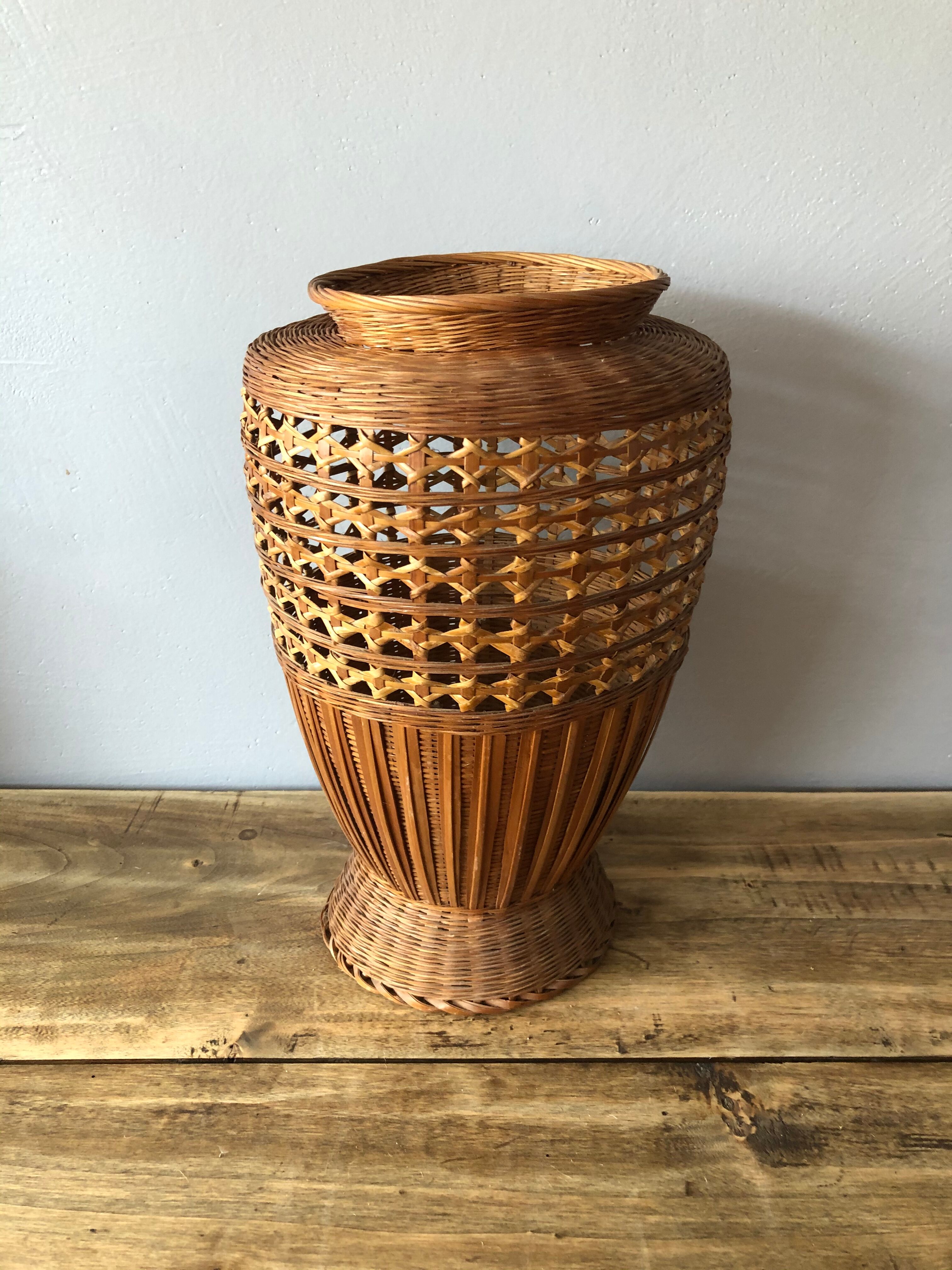 Cache jar in rattan or vase for dry bouquet