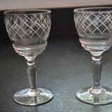 2 petits verres sur pied ciselés