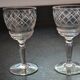 2 petits verres sur pied ciselés