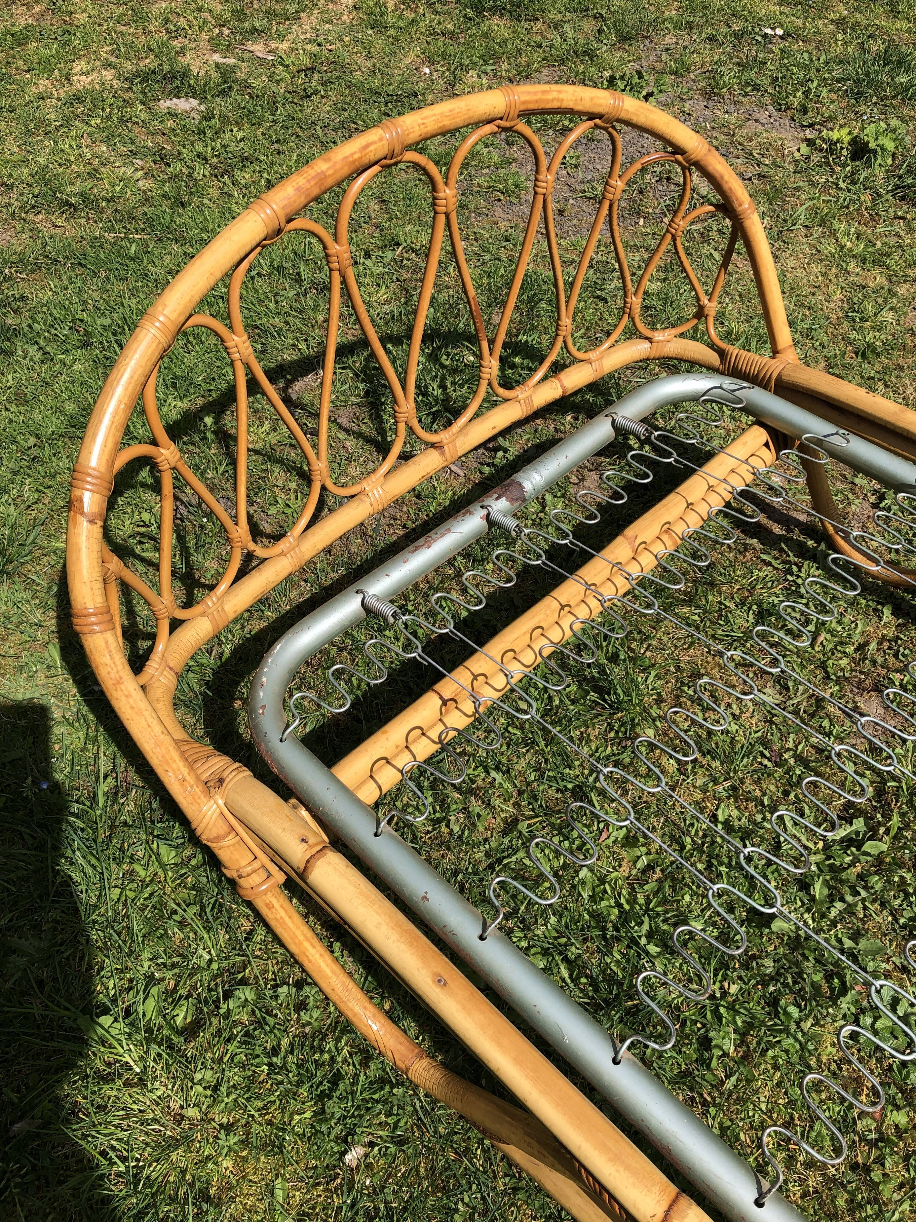 One-seater rattan bed