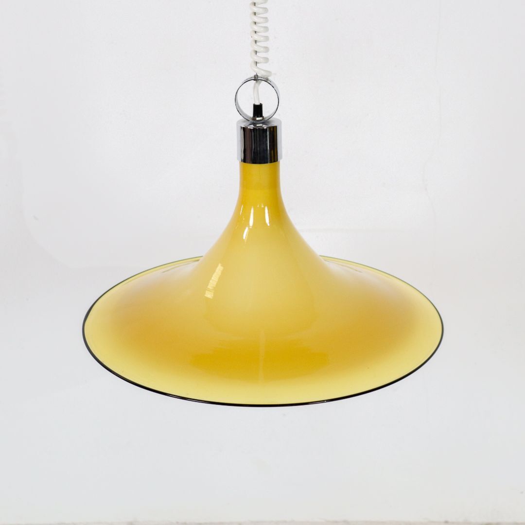 Suspension trompette en verre du milieu du siècle