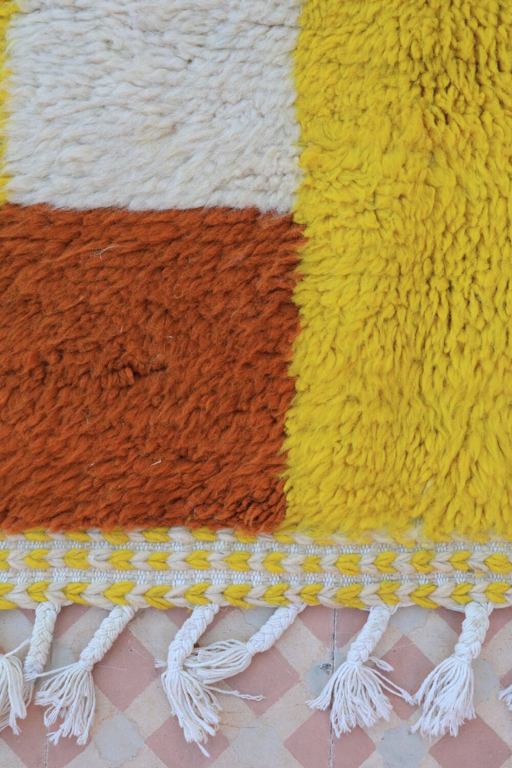 Tapis berbère marocain béni ouarain damiers jaune et marron