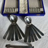 Petites cuillères métal argenté et pince à sucre Art Deco