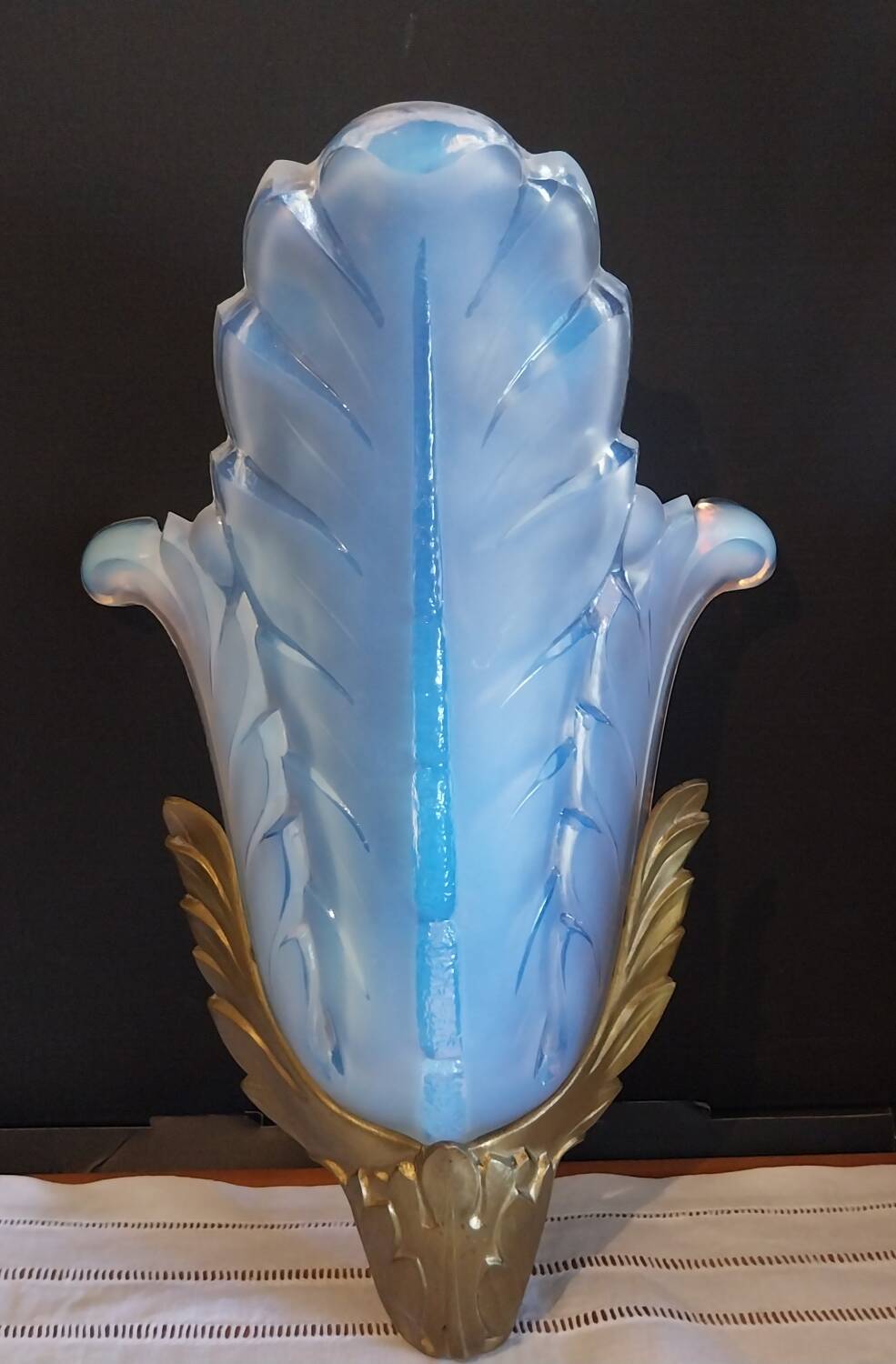 Antique Art Deco wall sconce in opalescent glass, Ezan France