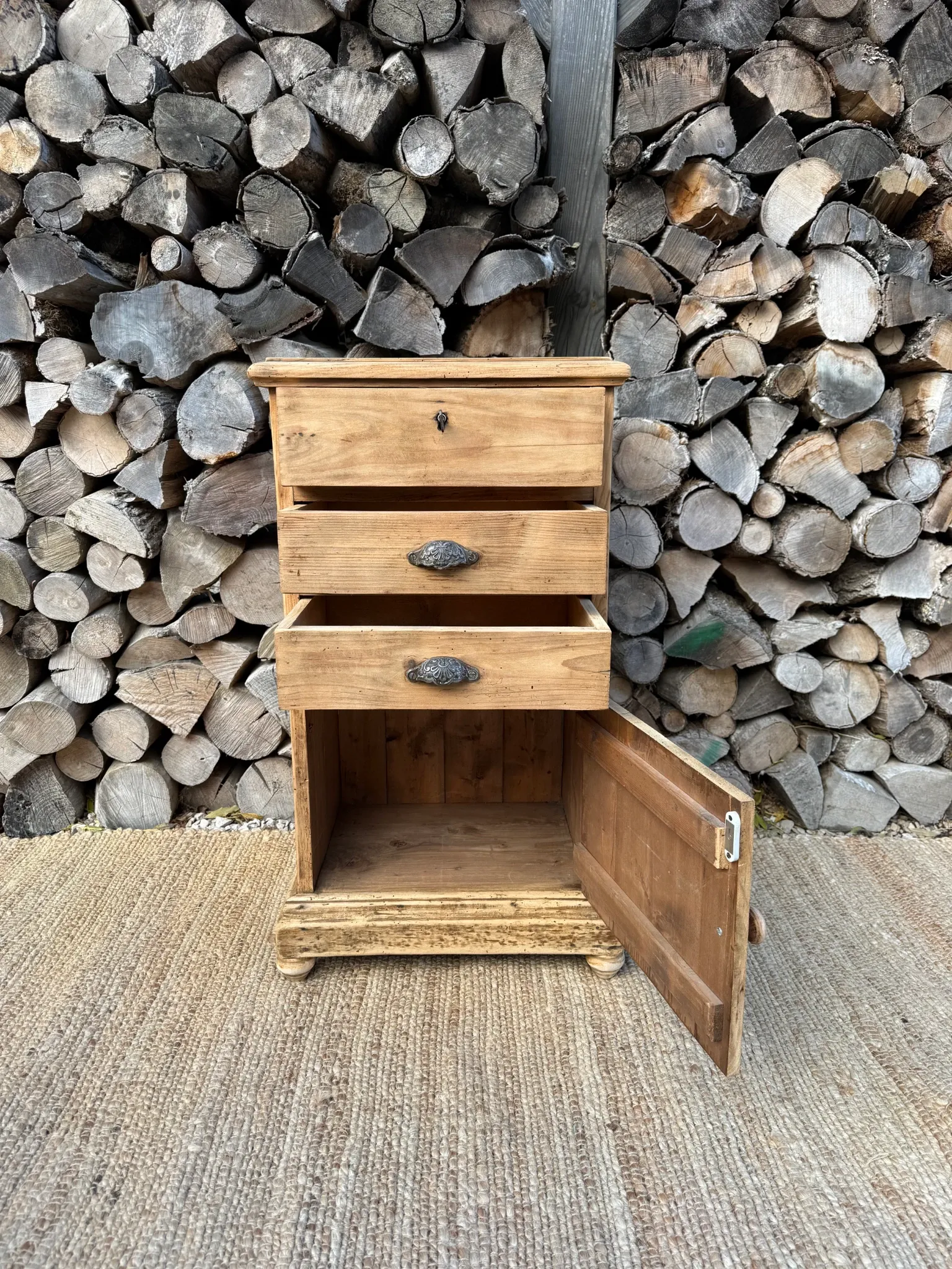 Solid wood chiffonier / Storage furniture