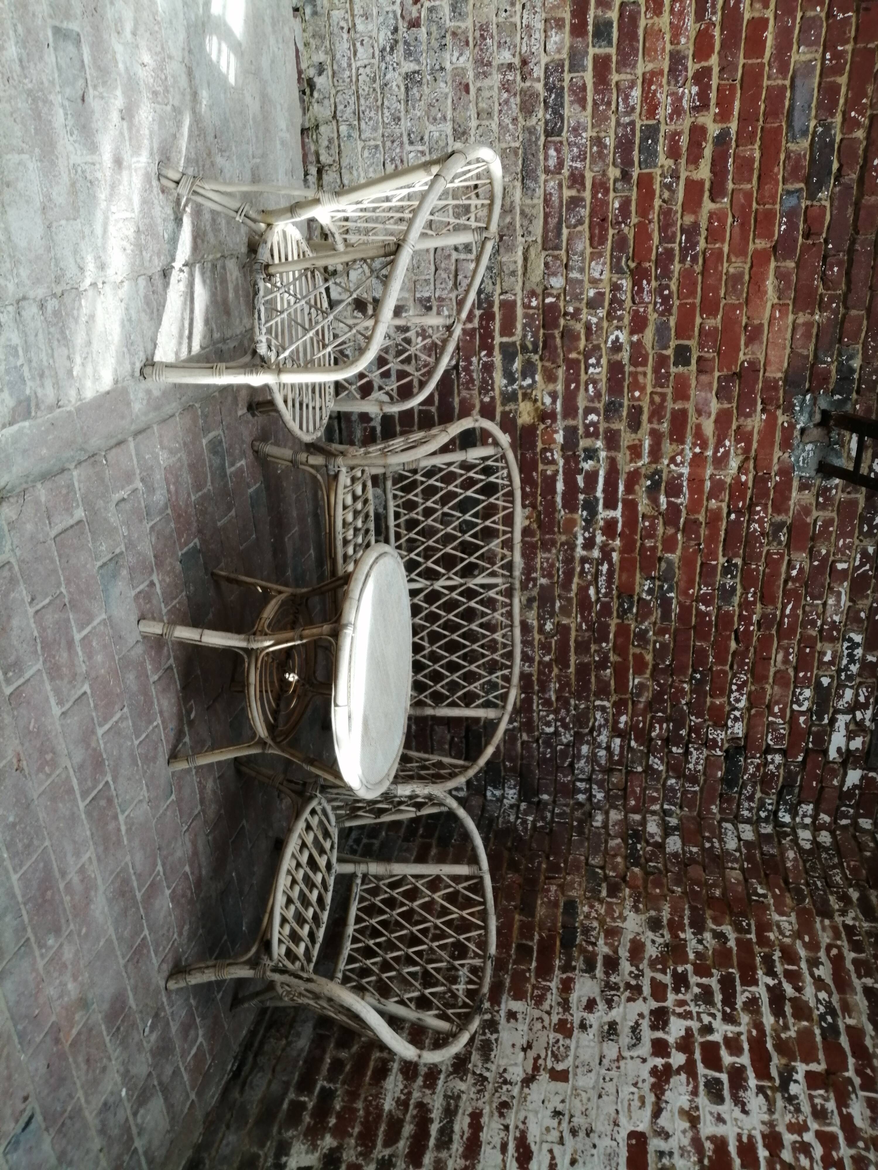 Set living room armchairs sofa, table and seamstress in vintage rattan