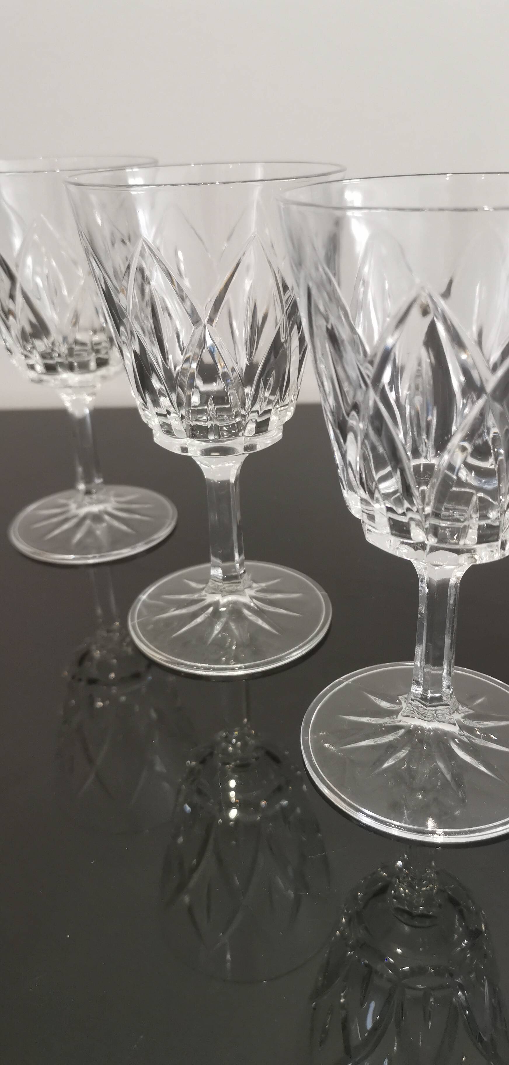 Set de 4 verres à pied à eau en cristal ciselé vintage