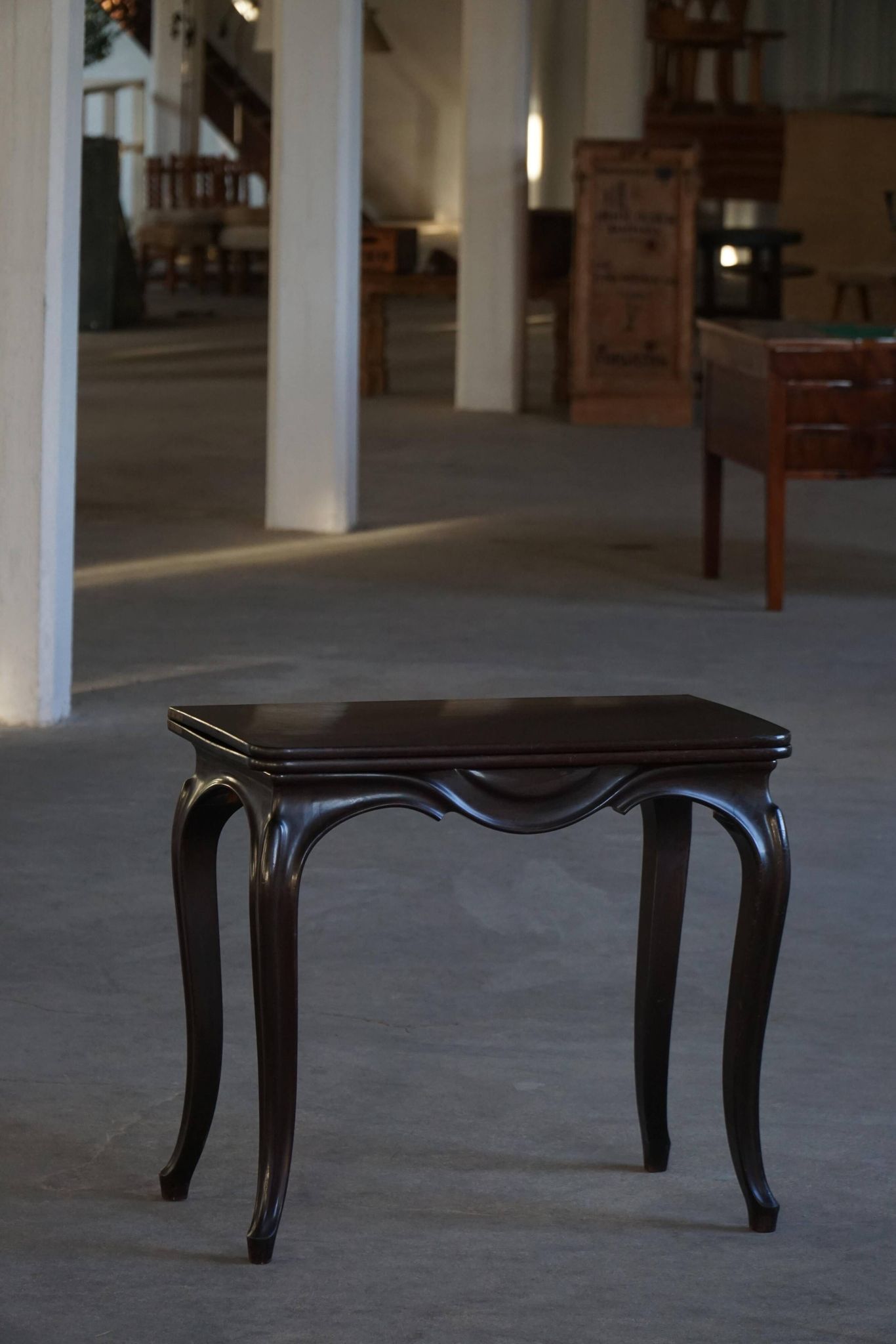 Table pliante anglaise de style Rococo Revival / Table de jeu en bois, 19ème siècle