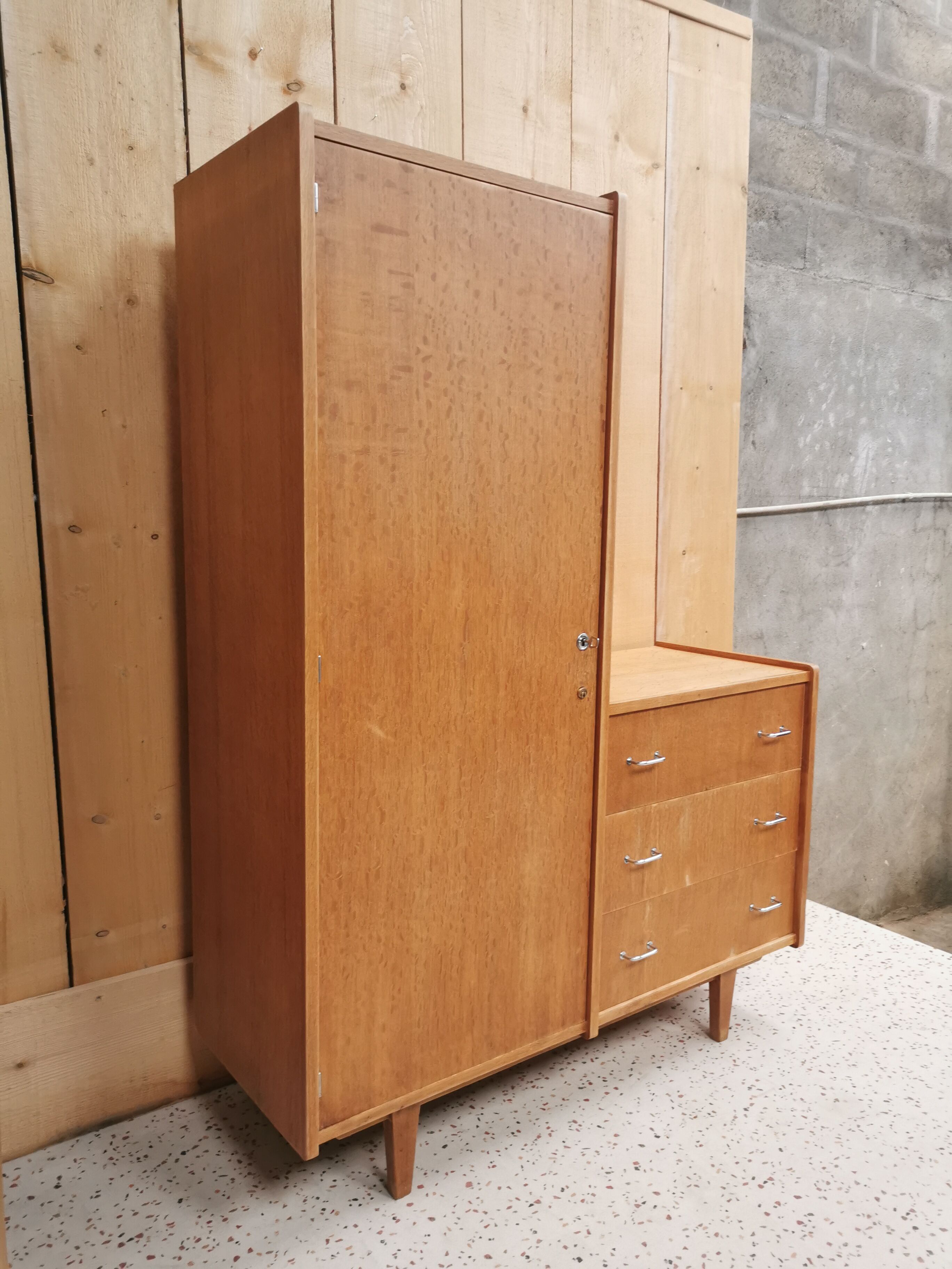 Asymmetrical cabinet