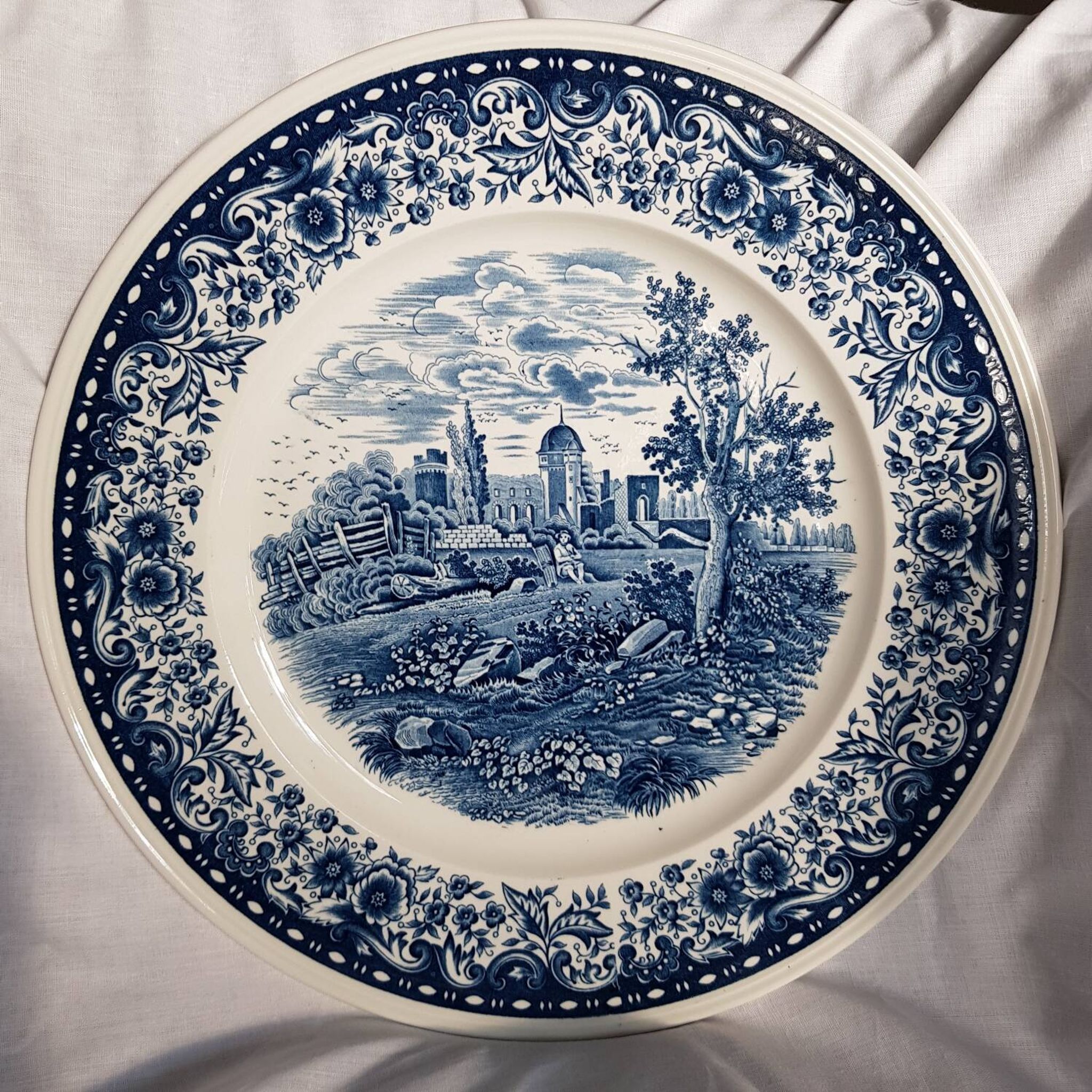 Grand plat de service rond en porcelaine Château Bleu de Villeroy & Boch