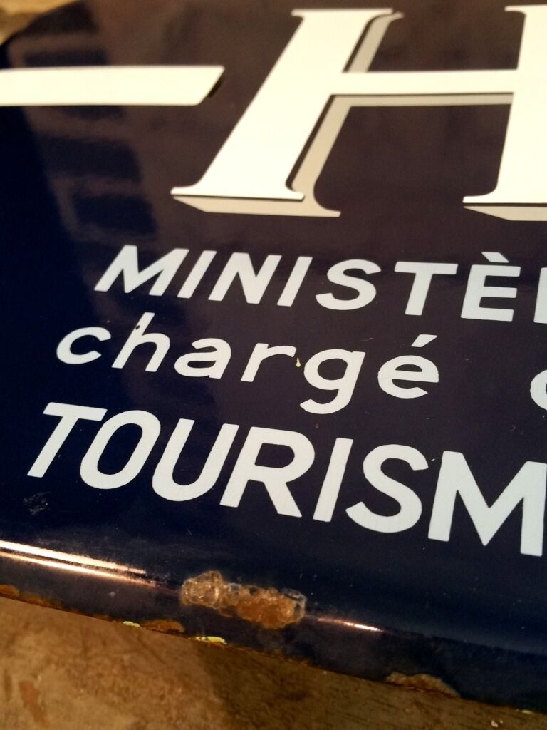 Hotel enamelled plate