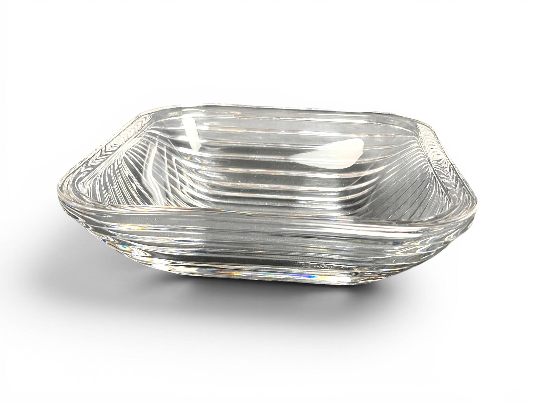 Table art, 20th-century crystal fruit bowl.