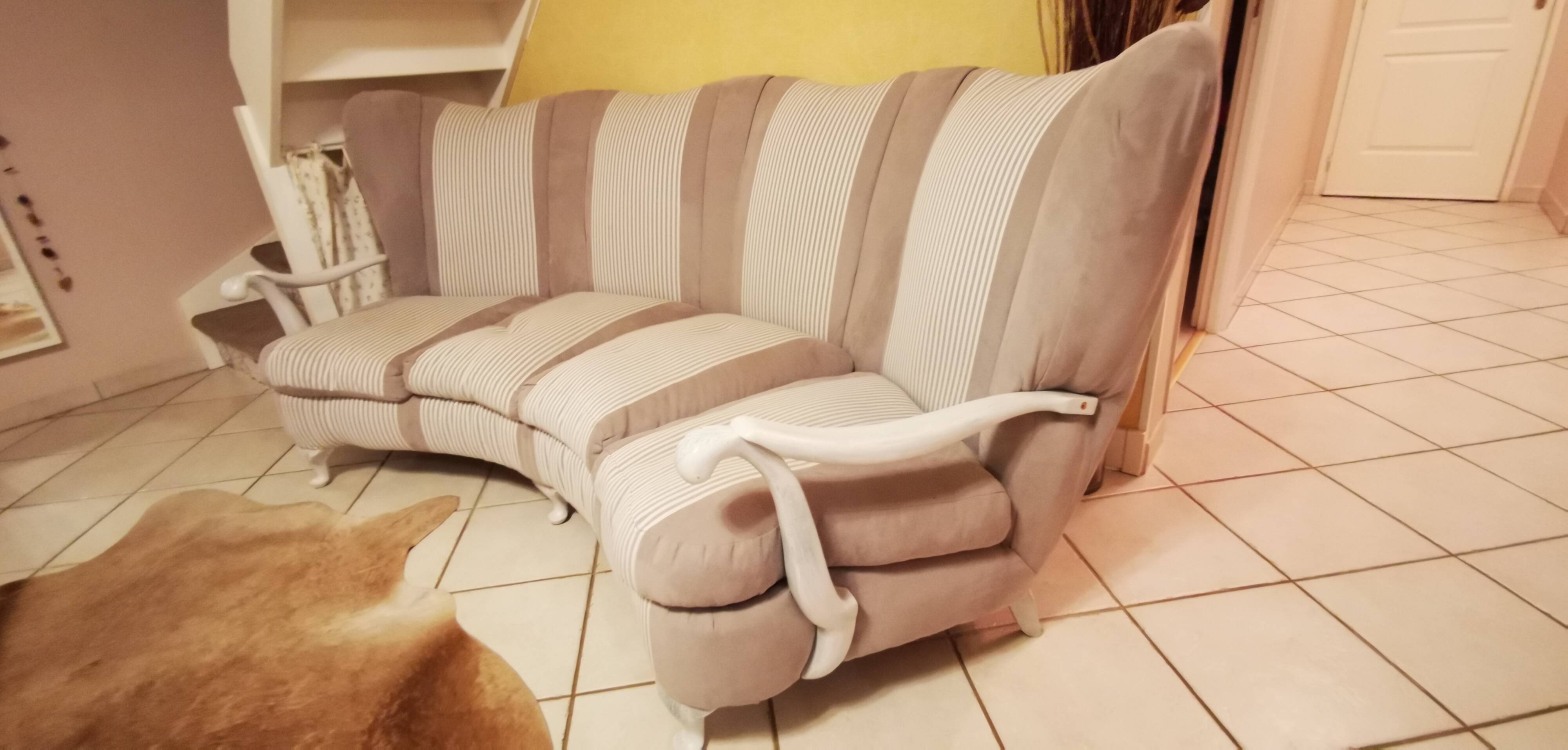 Baroque style curved sofa