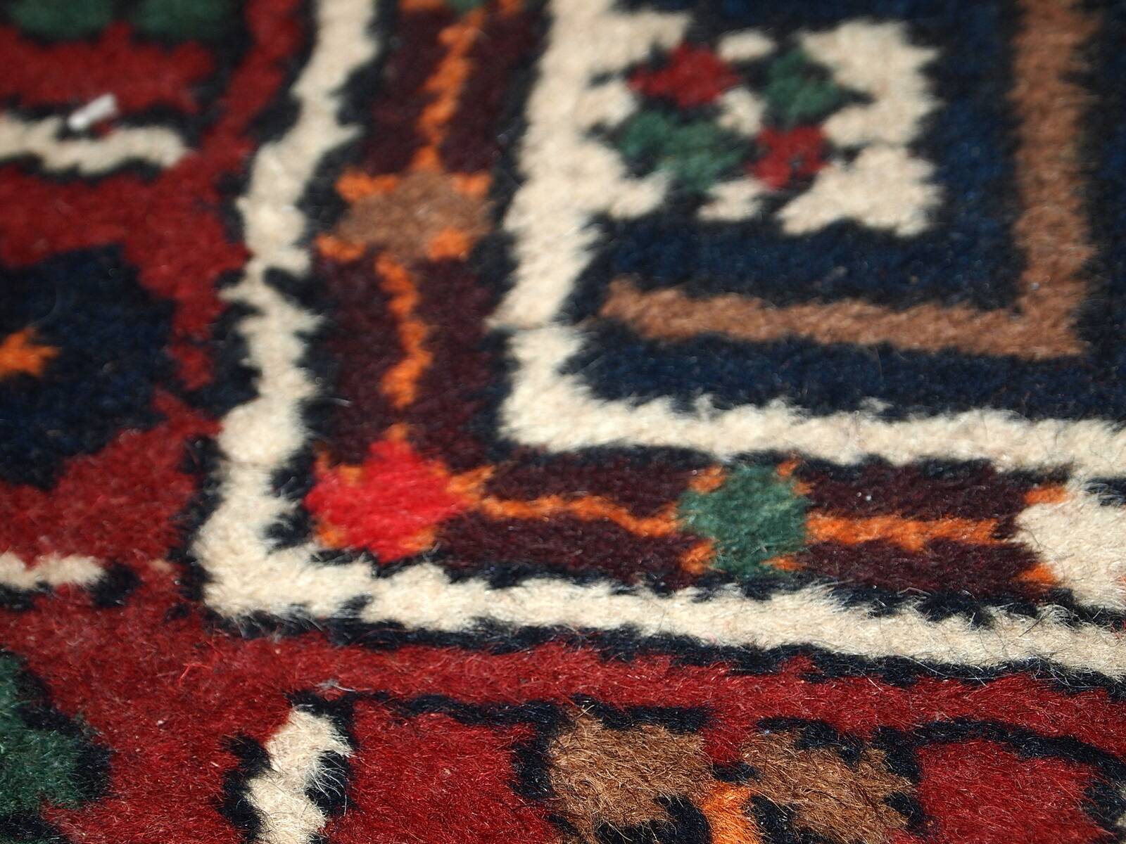Tapis Vintage Hamadan en Laine (74cm x 140cm), Années 1970, Élégance Tradit