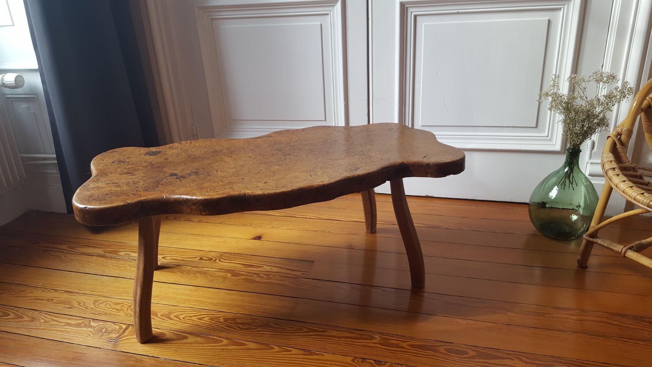 Table low 70s in solid wood tree trunk