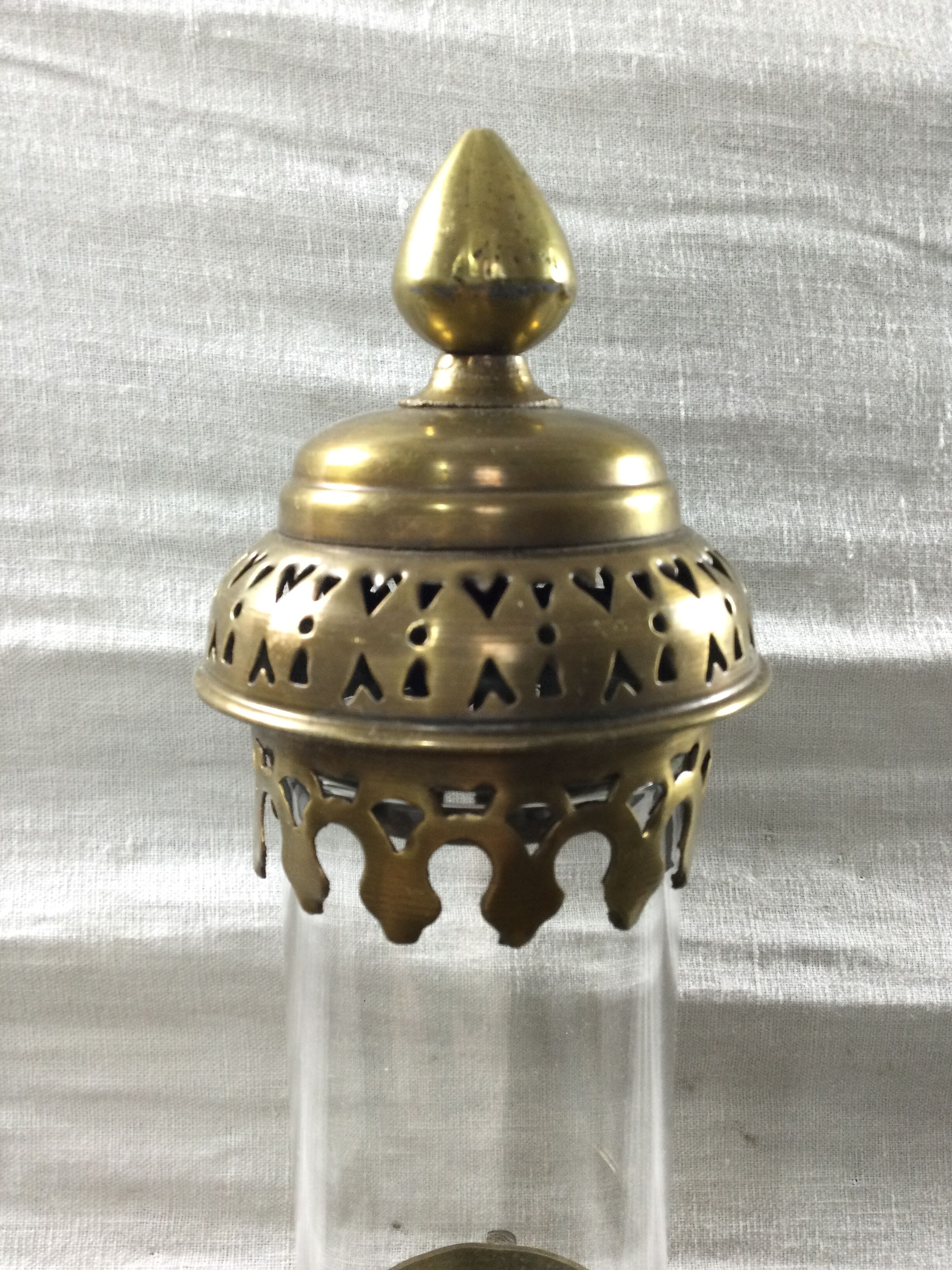 Brass train applicator