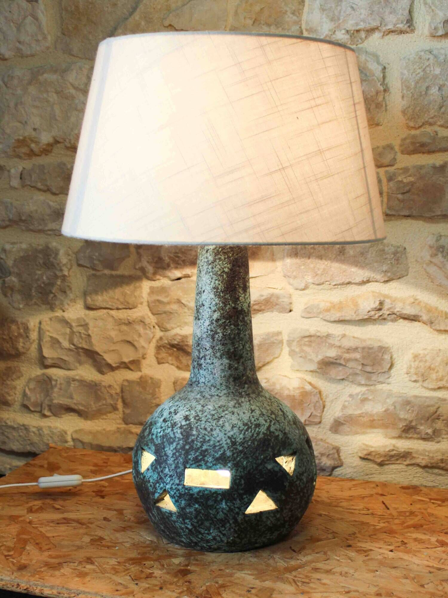 Large ceramic lamp base with dual lighting
