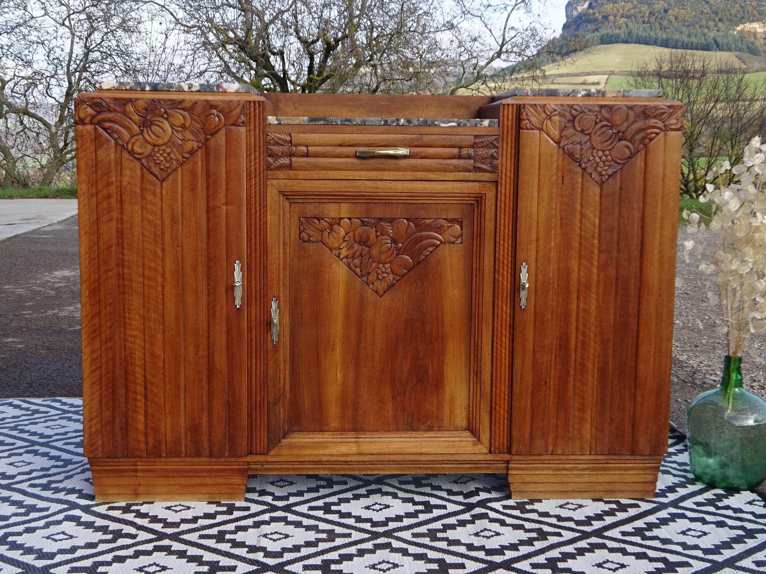 Buffet Art Déco en noyer avec marbres et guérites