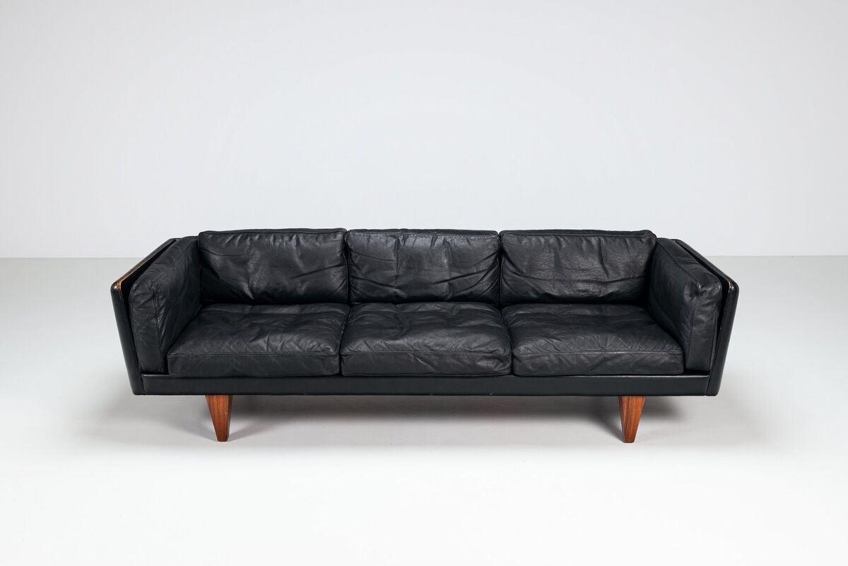 Illum Wikkelso model V11 sofa in black leather by Holger Christiansen, Denmark, 1960