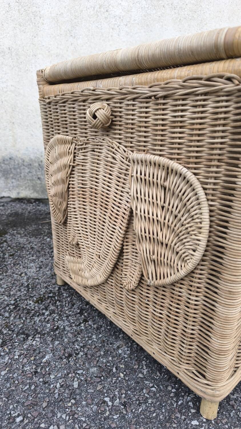 Vintage rattan chest