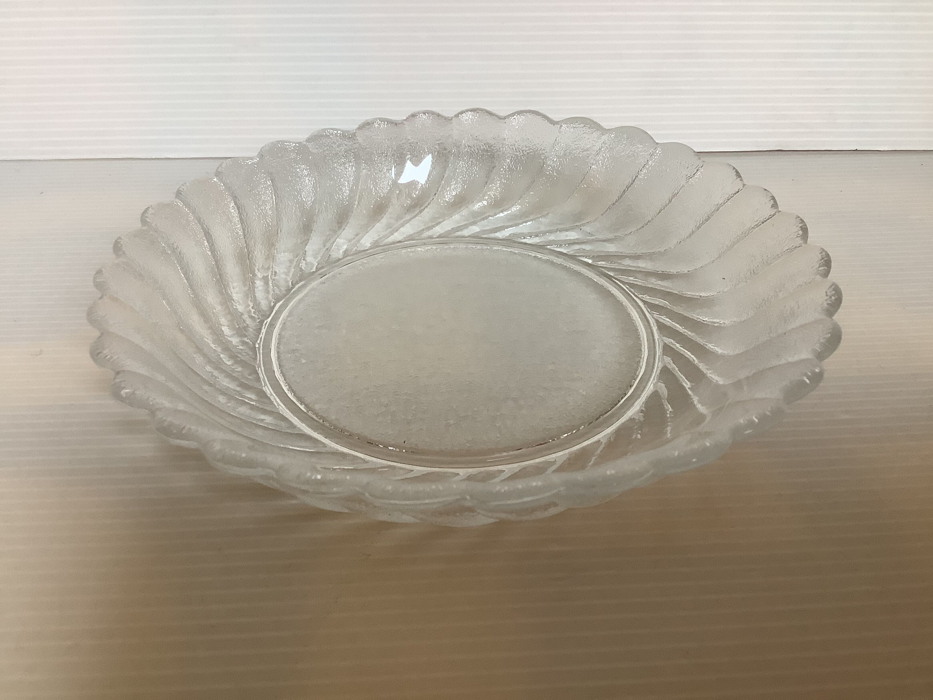 Twisted glass catchall