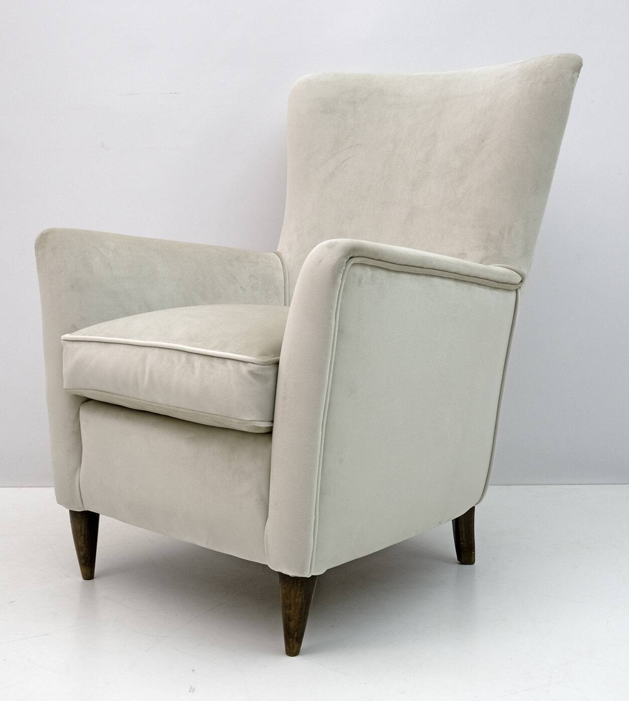 Attributed Gio Ponti Mid-Century Modern Italian Velvet Armchair for Isa, 50