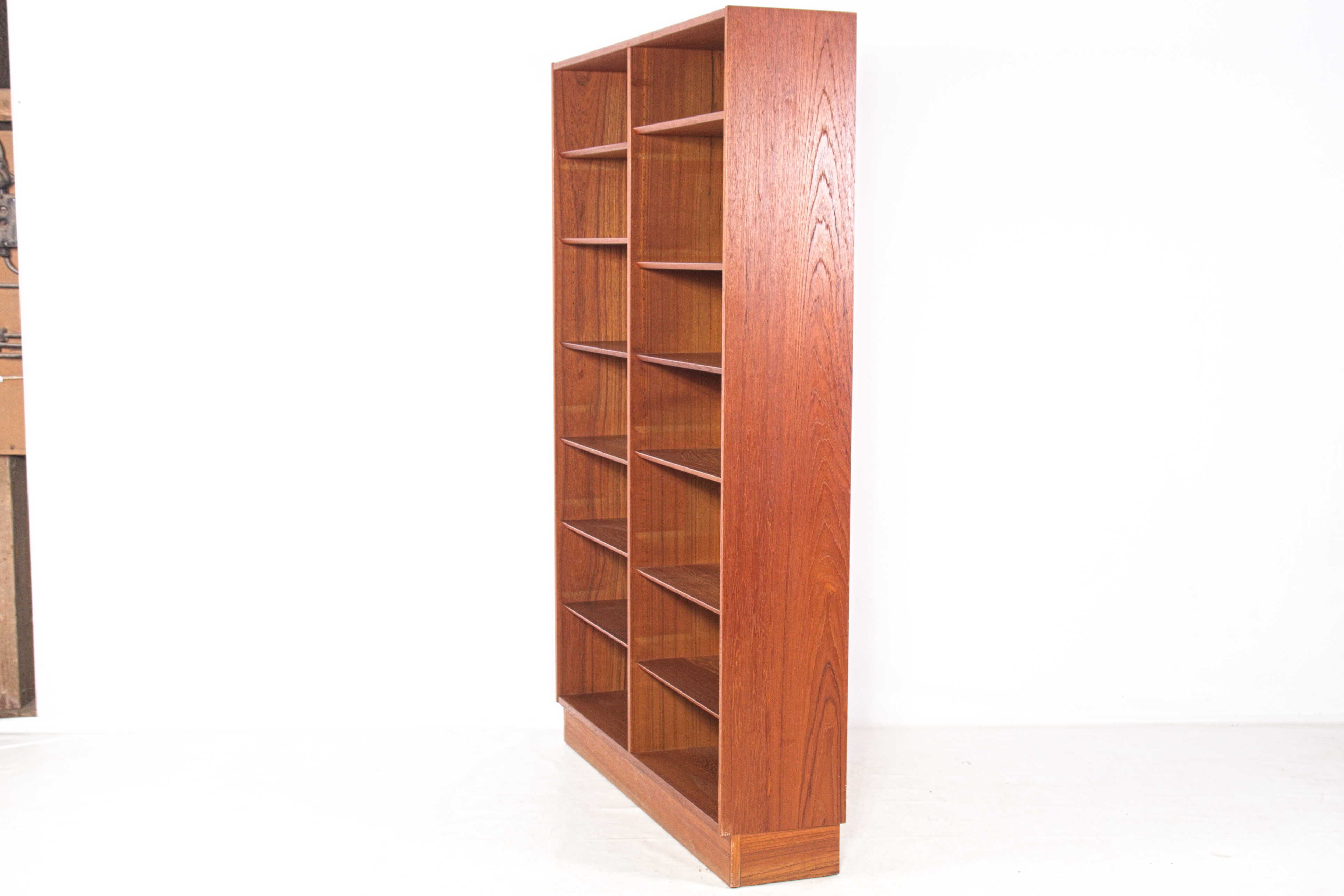 Bookcase of Poul Hundevad for Hundevavd & Co, teak, Denmark around 1960