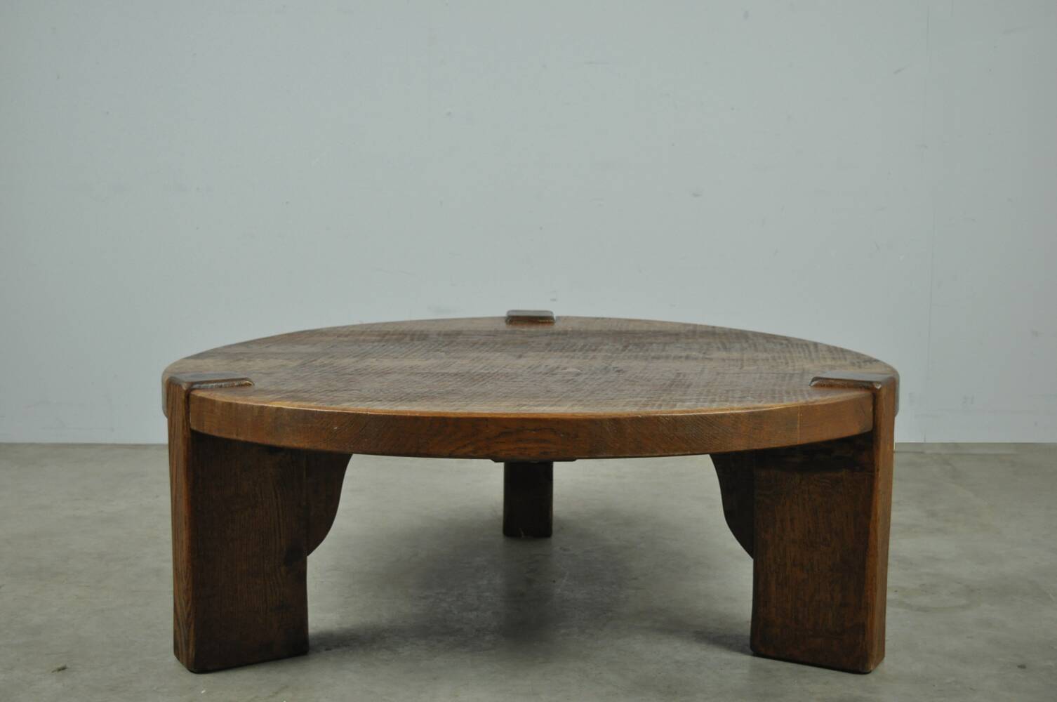 Solid oak round coffee table, Brutalist 1970s