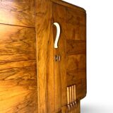 Buffet en noyer Art déco italien, de grande qualité.