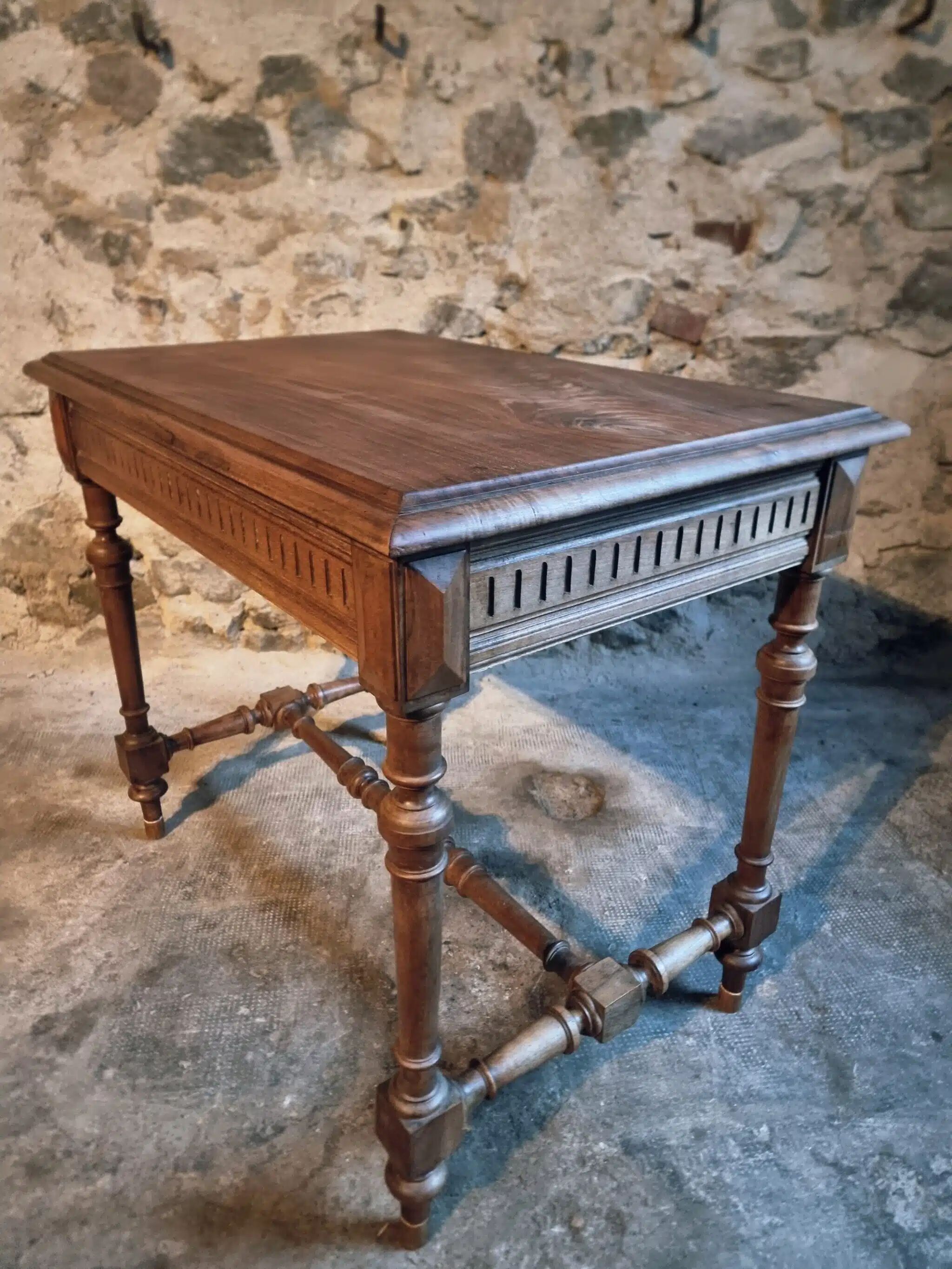 Vintage French writing table in walnut, 1930s.