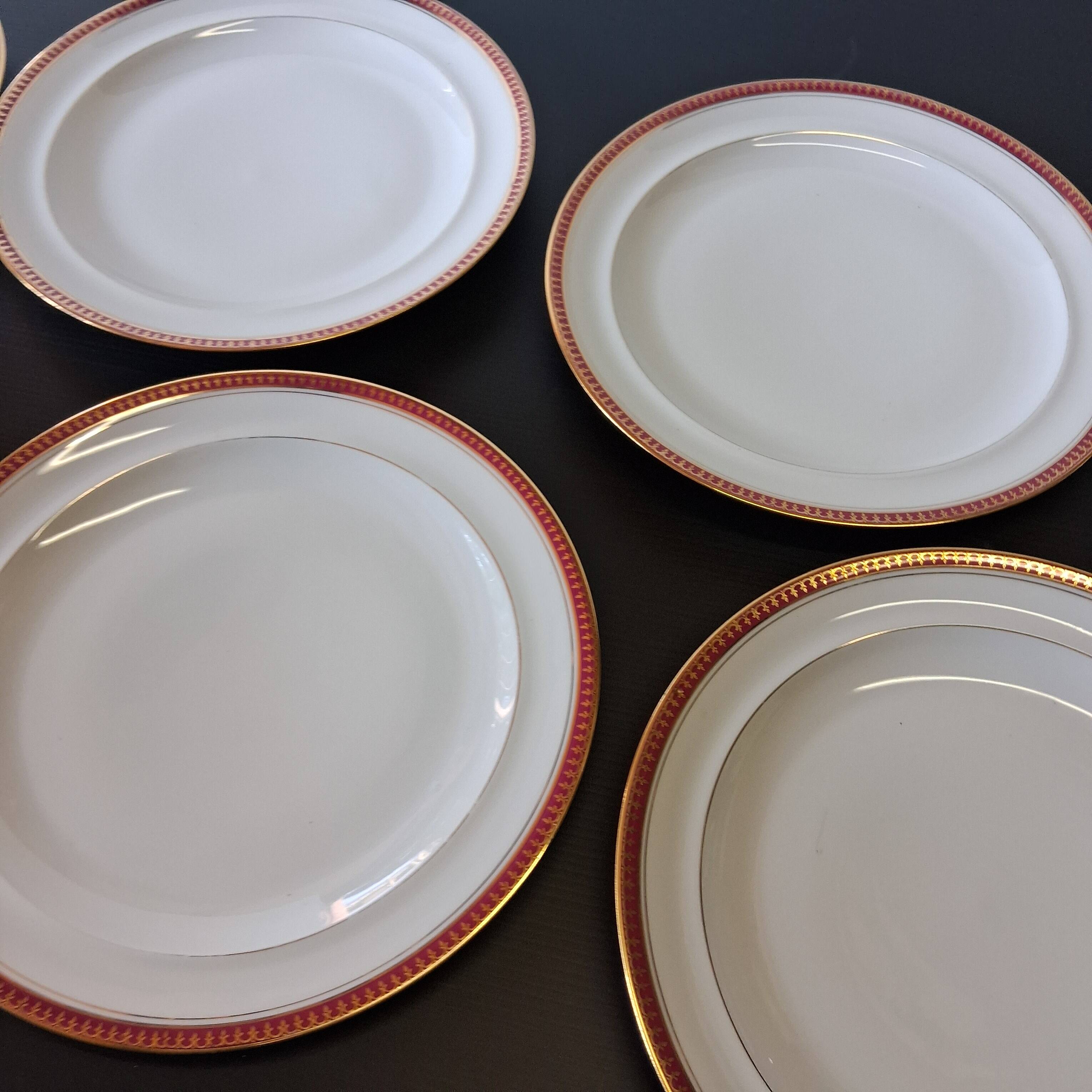 Set of porcelain plates from Chastagner et Cie in good condition.