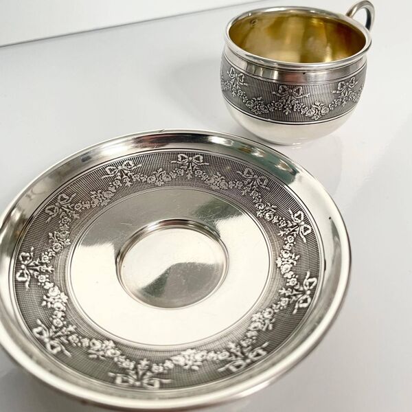 Tasse et Sous-Tasse en Argent   XXe Siècle   Guirlande Rubans et Fleurs