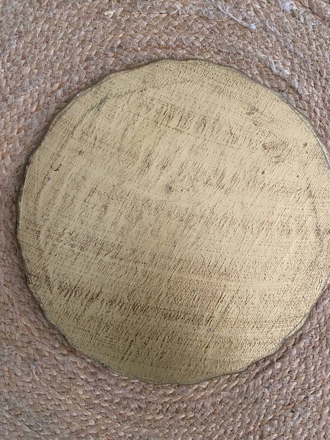 Round tray in Florentine style.