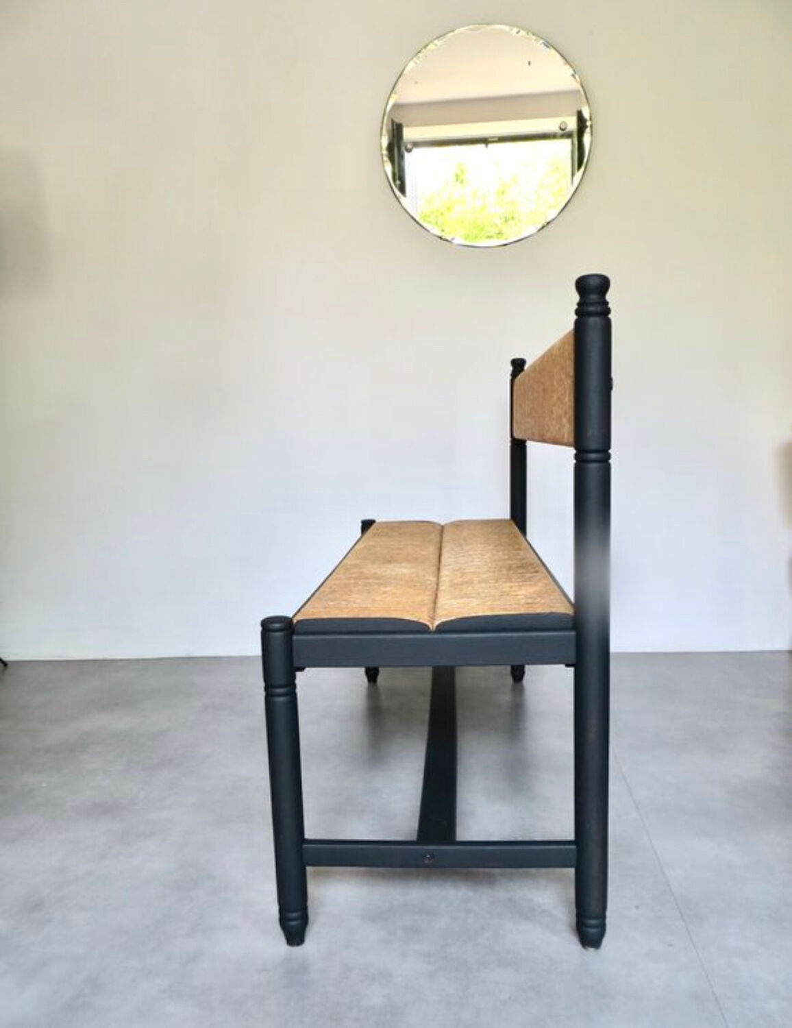 Bench wood and straw