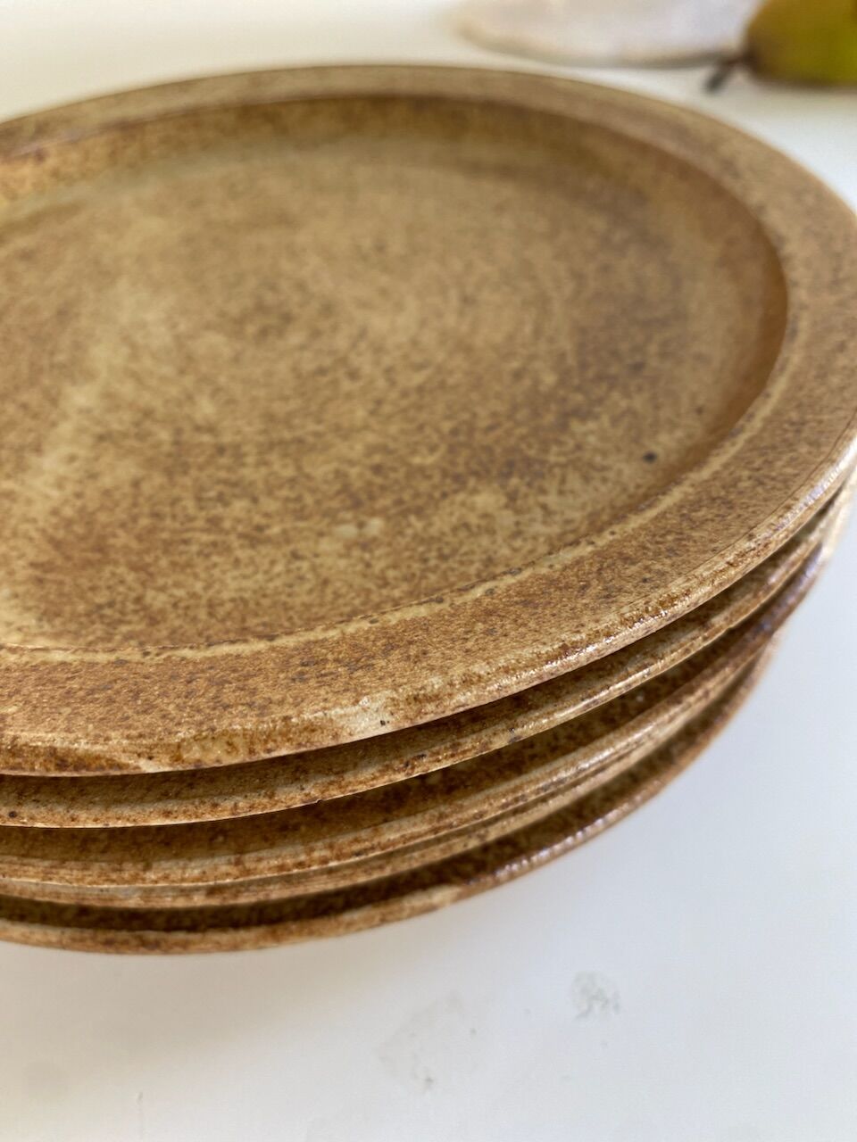 5 assiettes à dessert en grès