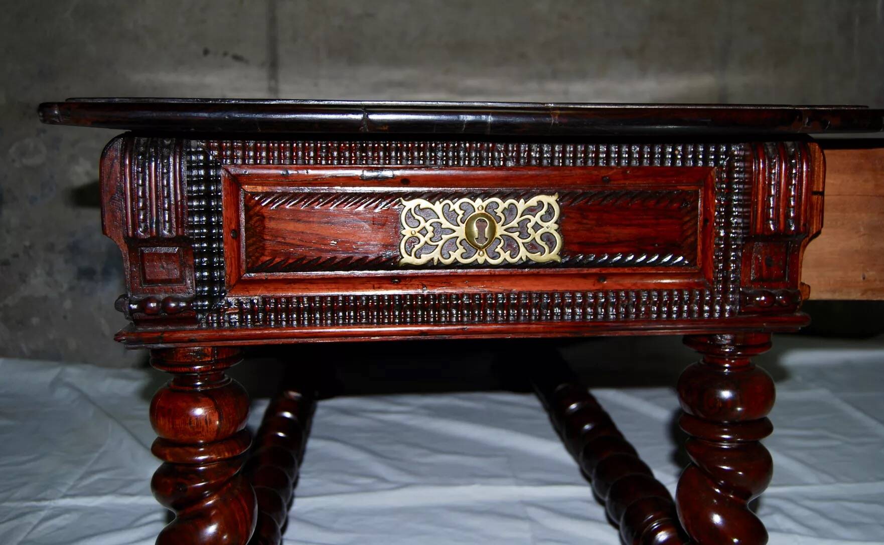 Table basse portugaise en palissandre du Brésil, XVIIIe siècle