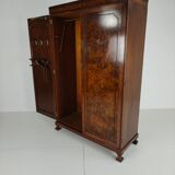 Superbe armoire anglaise Art Déco en loupe de noyer signée Waring & Gillow – vers 1900-1932