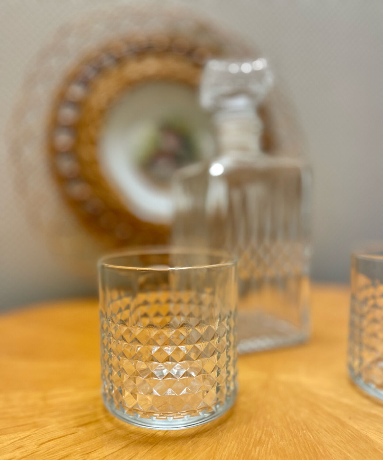 Carafe vintage whisky and its 2 glasses