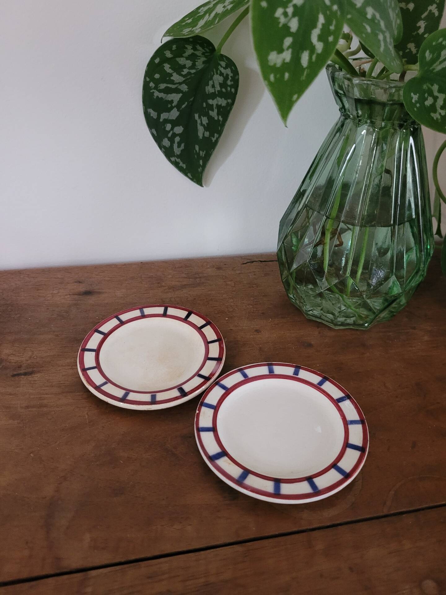Two very small Béarn HBCM plates.