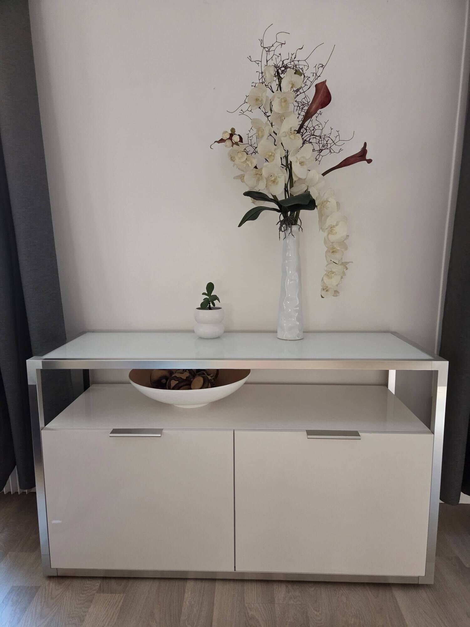 White base buffet with 2 doors - Ligne Roset – Dedicato model by Didier Gomez