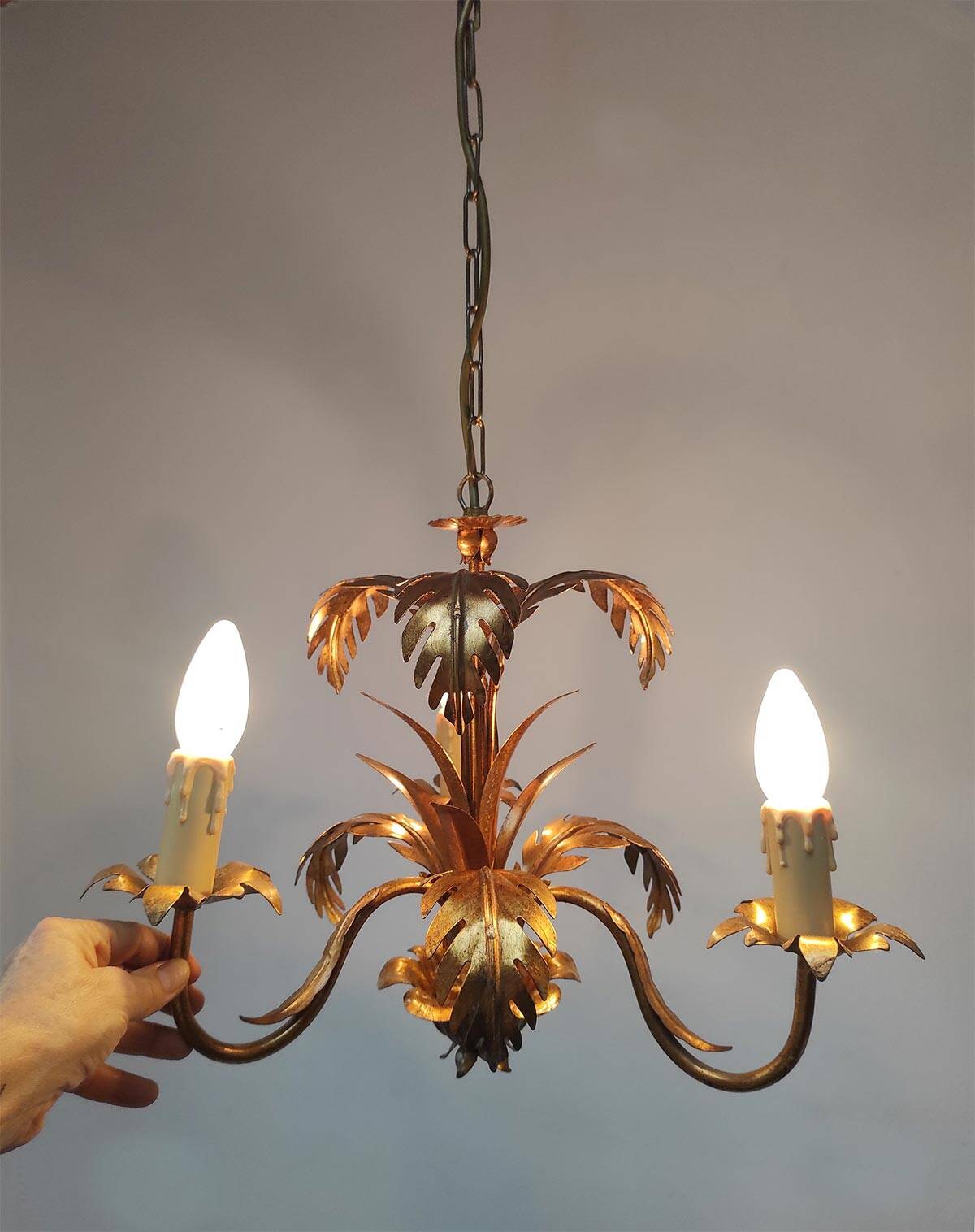 Lustre italien en metal doré feuilles palmier