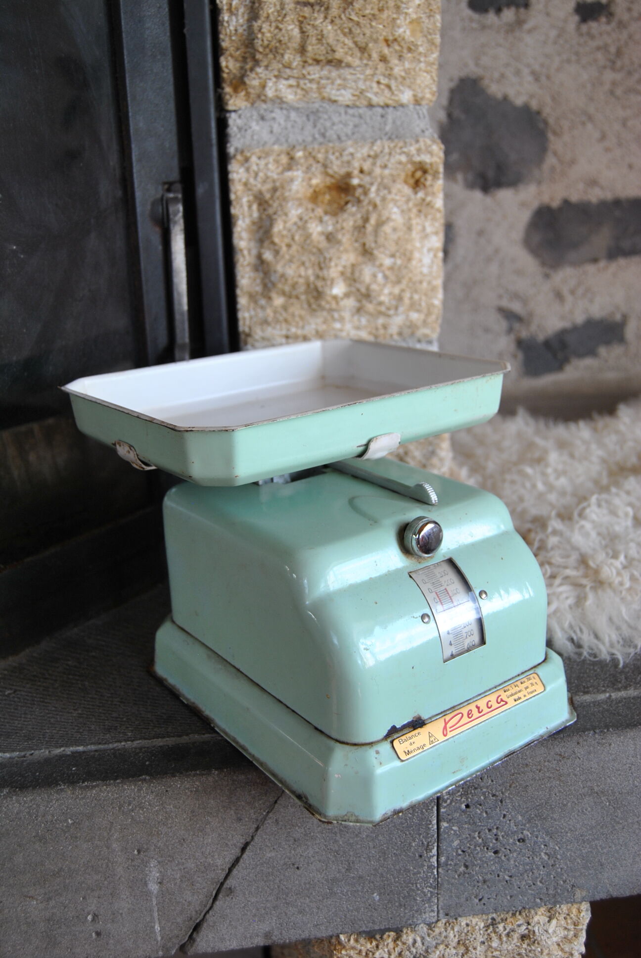 Household scale in water green metal Perca 50s