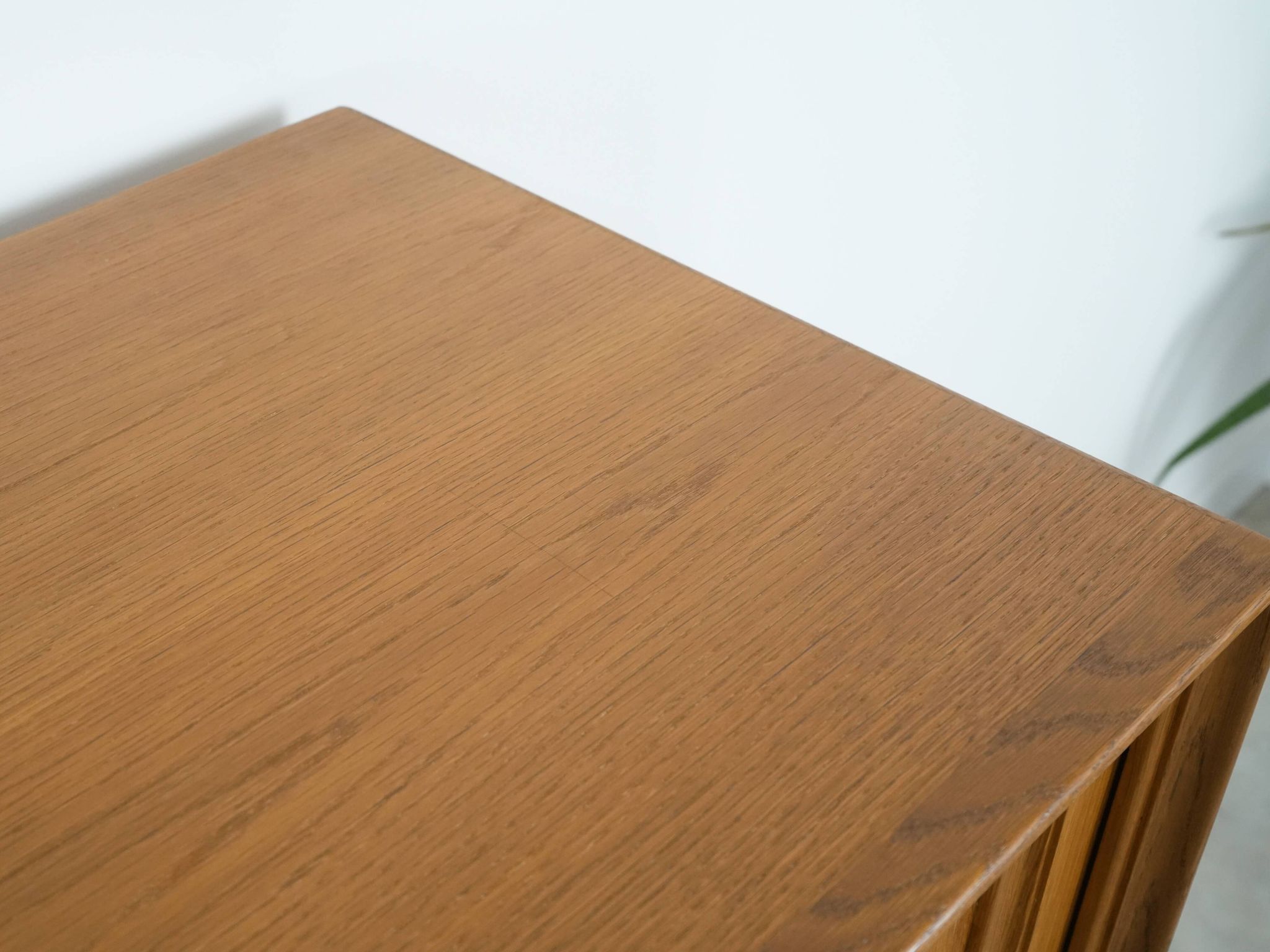 Buffet haut en chêne, design danois, années 1960, production : Danemark